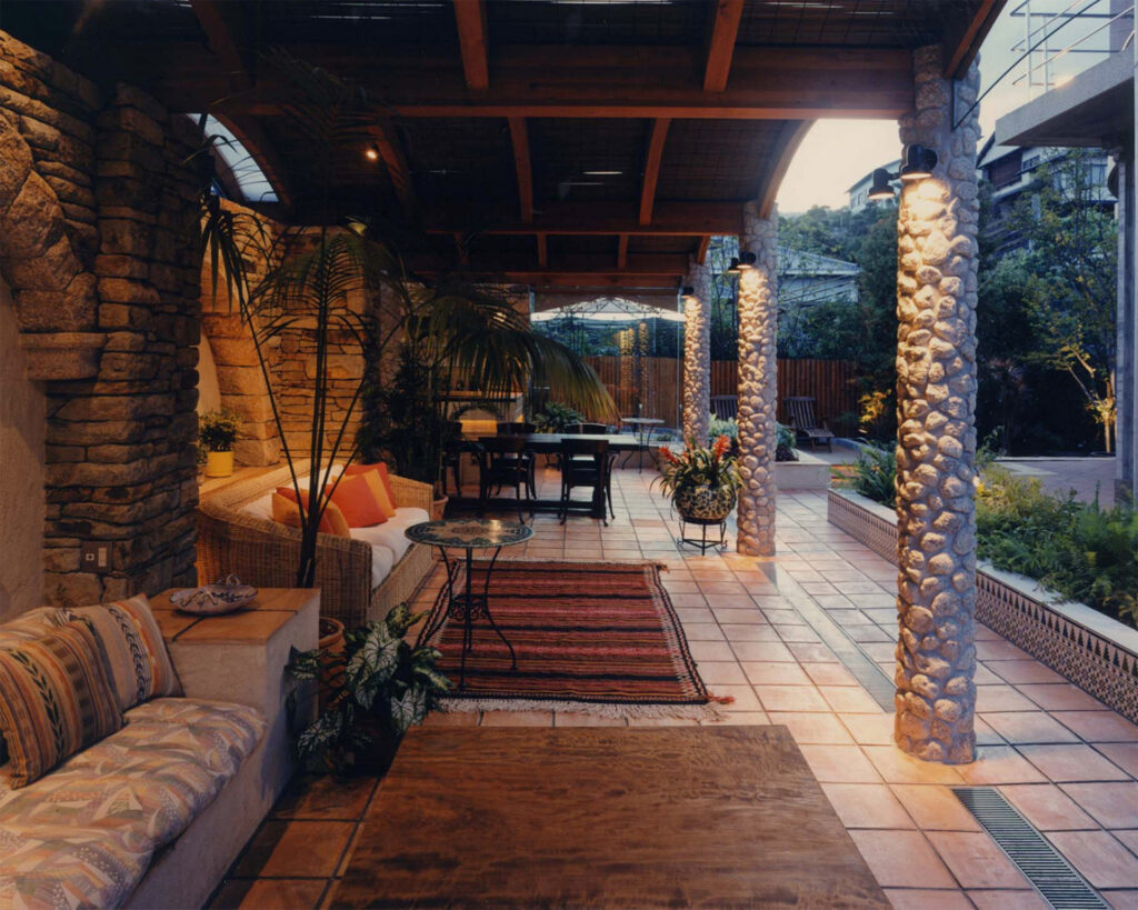T HOUSE OUTDOOR TERRACE